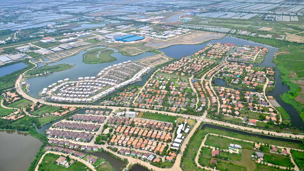 Bird's eye view of houses surrounded by a body of water