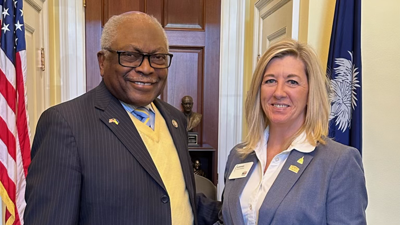 NAHB Chairman Alicia Huey with Rep. Jim Clyburn (D-SC), House Assistant Democratic Leader