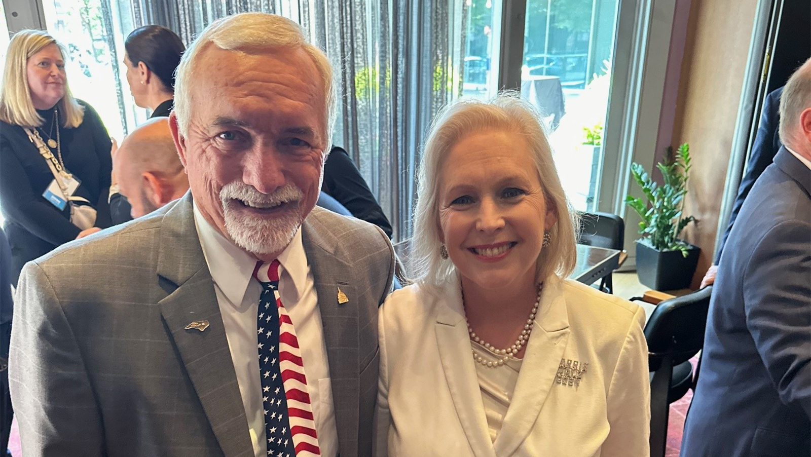 Sen. Kirsten Gillibrand (D-N.Y.) with NAHB First Vice Chairman Buddy Hughes
