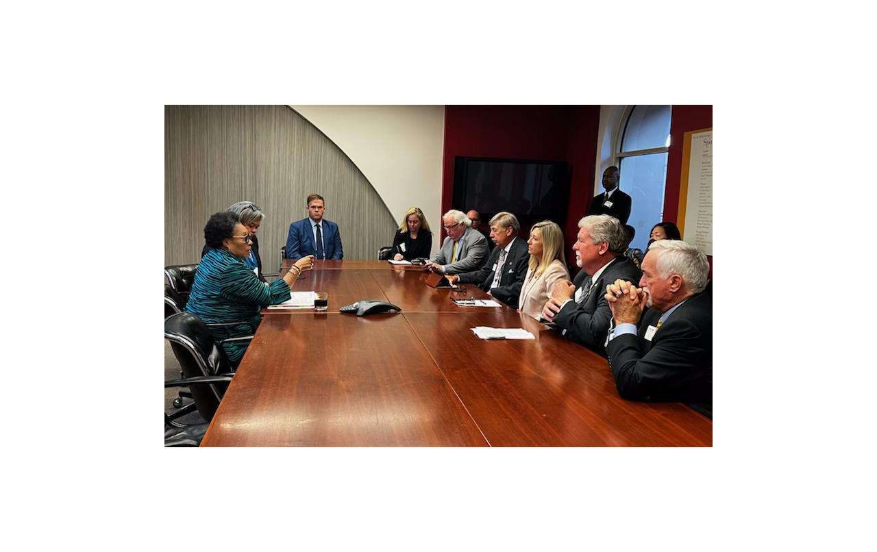 HUD Secretary Fudge and NAHB Senior Officers meet