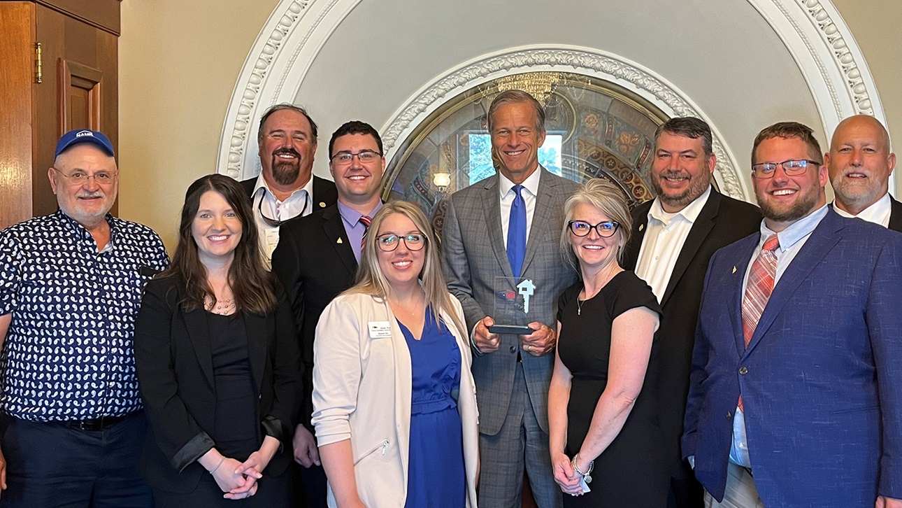 Sen. John Thune (R - S.D.) talks to NAHB members about supply chain issues.