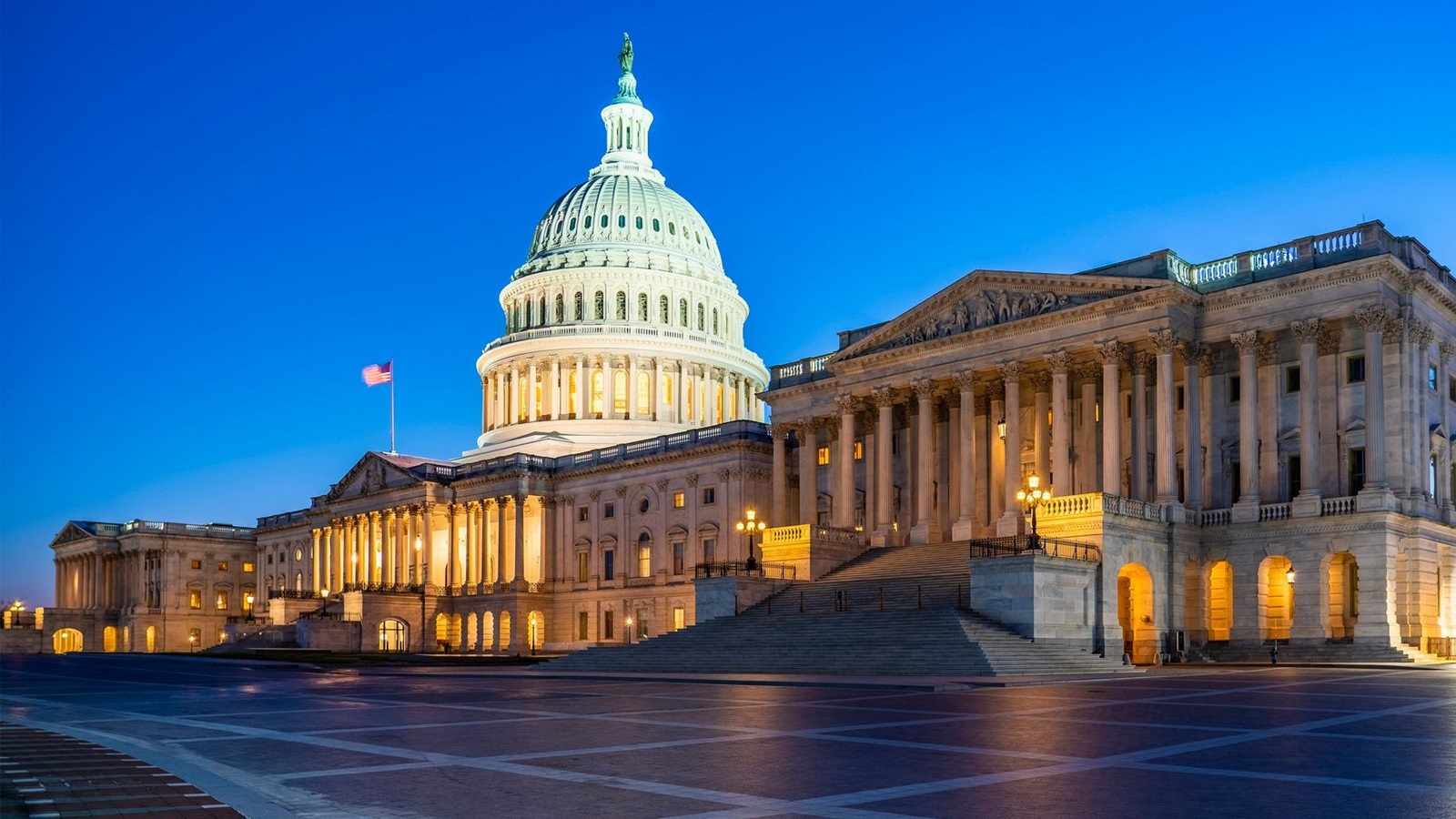 Capitol building in Washington D.C. at night