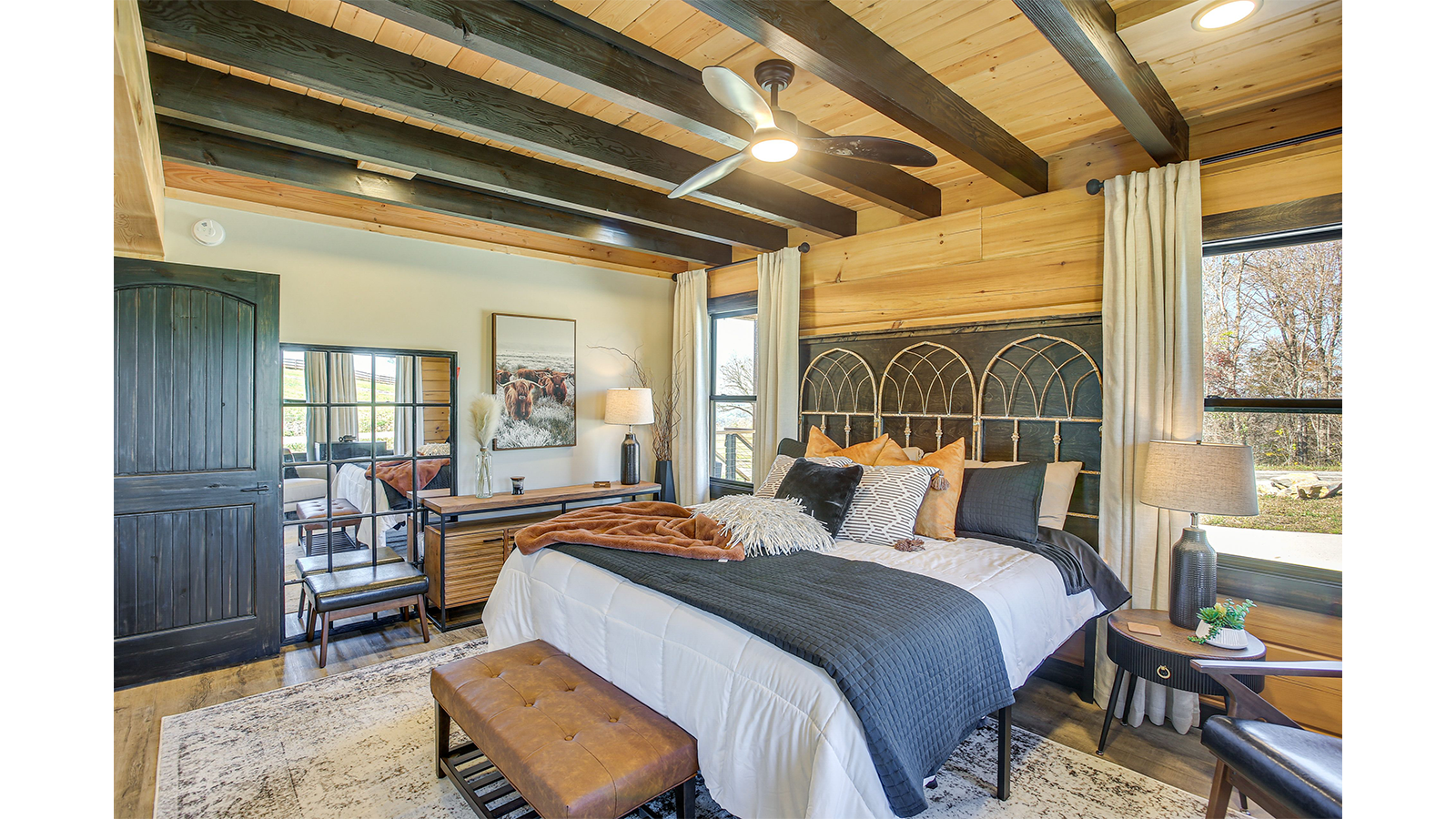 Cabin on Pointe master bedroom