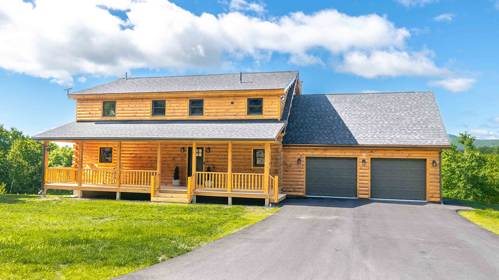 Front of the Cascade log home